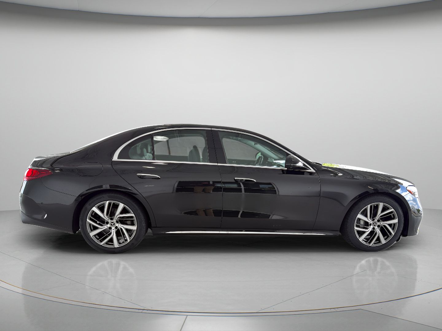 Certified 2025 Mercedes-Benz E 350 4MATIC Sedan w/ Winter Package image 6