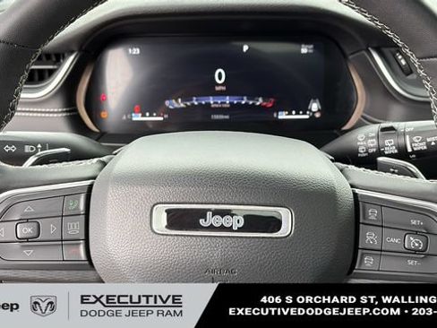 Used 2023 Jeep Grand Cherokee Altitude AWD/4WD image 12
