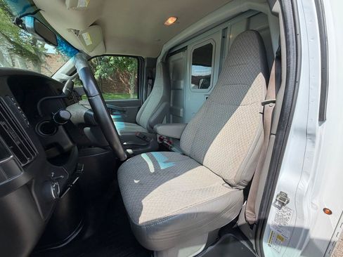 Used 2022 Chevrolet Express 3500 w/ Power Convenience Package RWD image 21