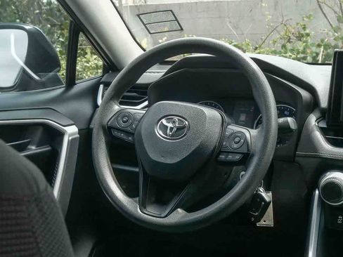 Used 2019 Toyota RAV4 LE FWD image 15