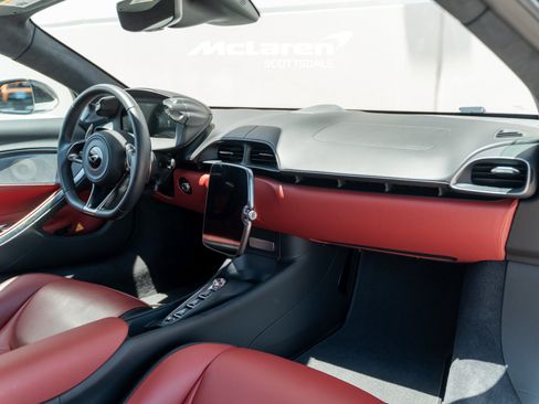 Used 2023 McLaren Artura RWD image 17