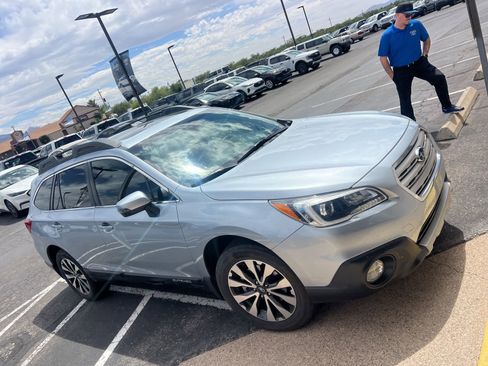 Used 2017 Subaru Outback 2.5i Limited AWD/4WD image 7