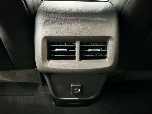 Used 2020 Chevrolet Equinox Premier FWD image 16