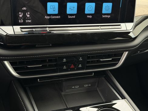 Used 2024 Volkswagen Atlas SE FWD image 21