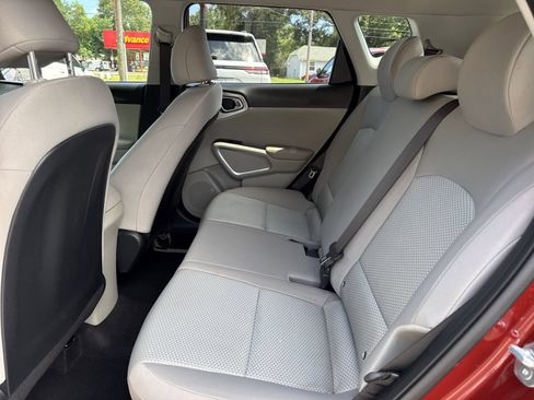 Used 2025 Kia Soul LX FWD image 10