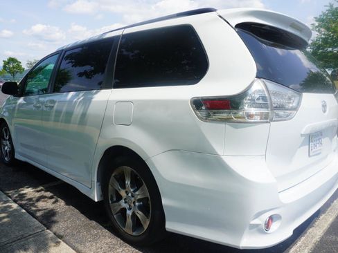 Used 2012 Toyota Sienna SE FWD image 5