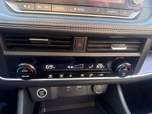 Used 2023 Nissan Rogue SV image 24