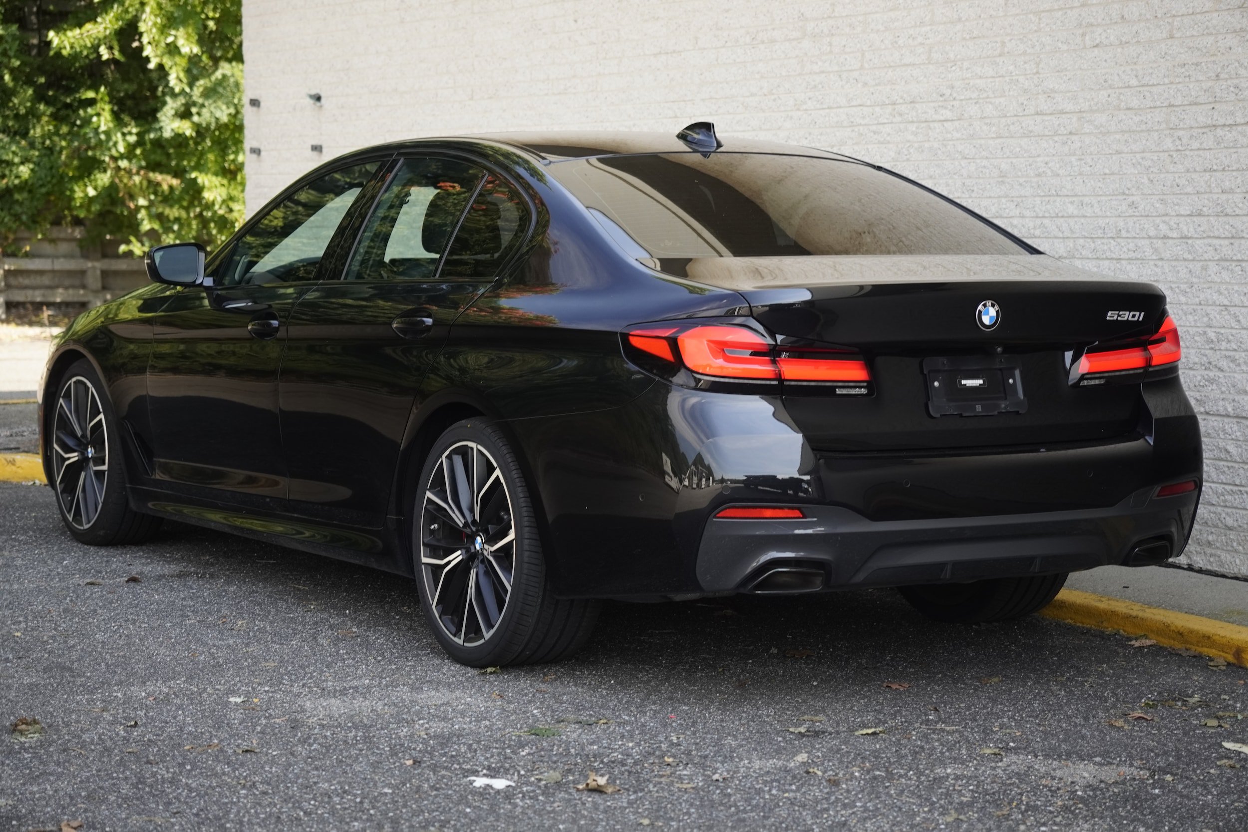 Used 2022 BMW 530i w/ M Sport Package RWD image 5