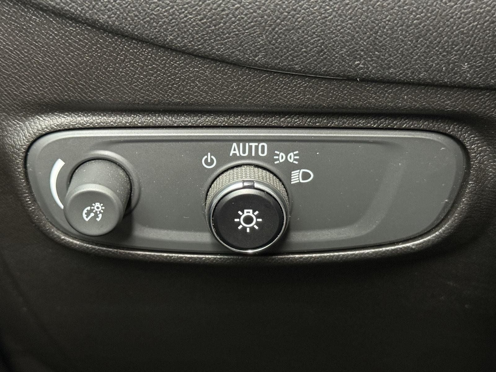 Used 2022 Chevrolet Equinox RS w/ Infotainment Package AWD/4WD image 23