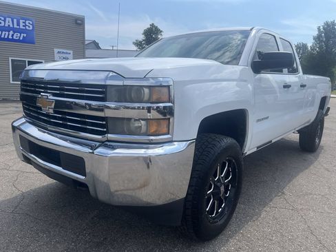 Used 2015 Chevrolet Silverado 2500 W/T AWD/4WD image 2