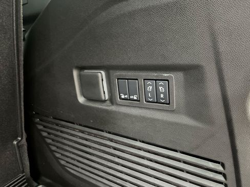 Certified 2025 GMC Yukon Denali w/ Sun & Power Step Package AWD/4WD image 35