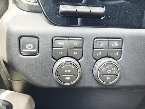 New 2026 Chevrolet Silverado 2500 ZR2 w/ LPO, Dark Essentials Package AWD/4WD image 34
