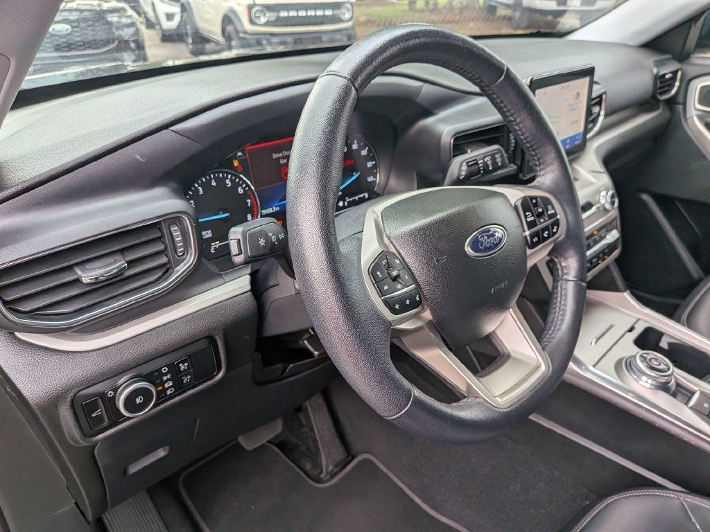 Used 2023 Ford Explorer XLT w/ Equipment Group 202A AWD/4WD image 37