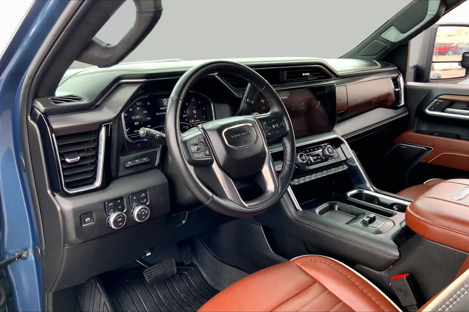 Used 2025 GMC Sierra 3500 Denali Ultimate AWD/4WD image 17