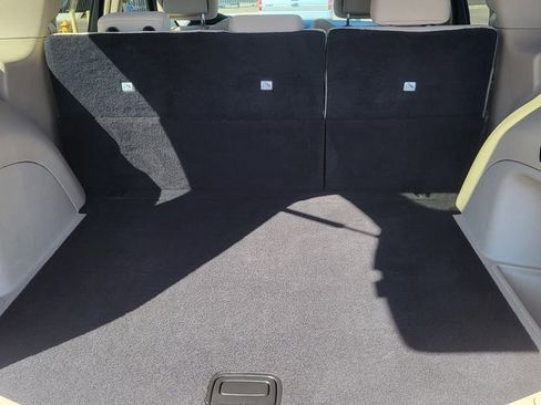 Used 2022 Jeep Grand Cherokee Laredo E image 12