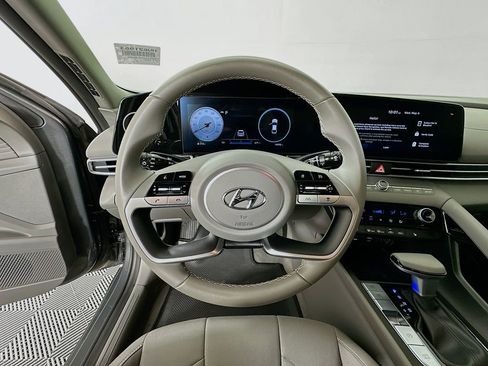 Used 2023 Hyundai Elantra SEL w/ Convenience Package FWD image 11