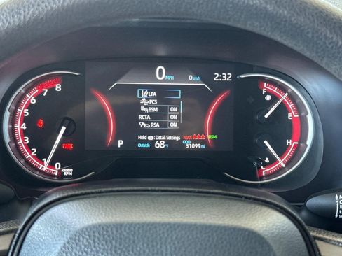 Used 2025 Toyota RAV4 XLE AWD/4WD image 19