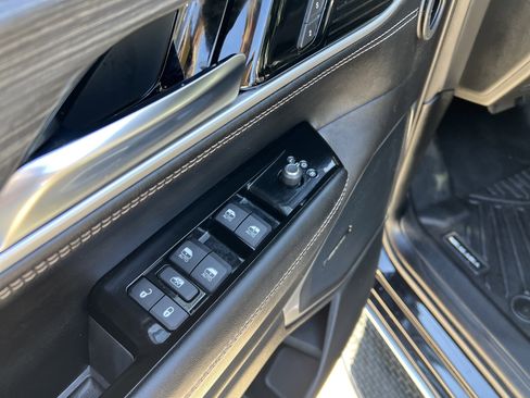 Used 2023 Jeep Wagoneer Series III w/ Preferred Equipment Group image 14