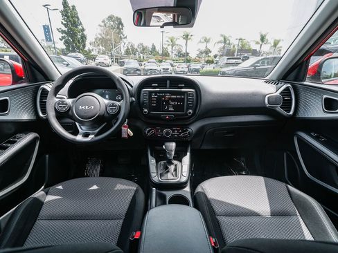 Used 2024 Kia Soul LX w/ Option Group 015 FWD image 13
