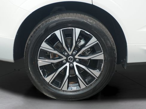Used 2024 Volvo XC60 B5 Plus AWD/4WD image 51