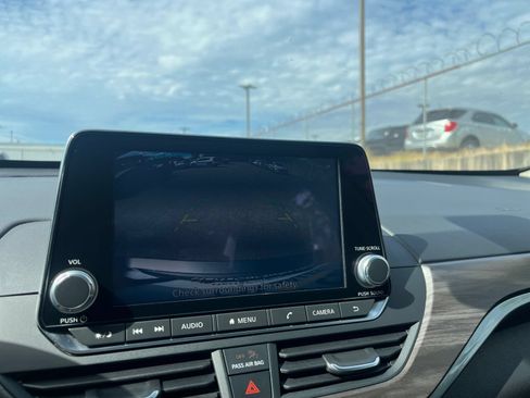 Used 2025 Nissan Altima 2.5 SV FWD image 23
