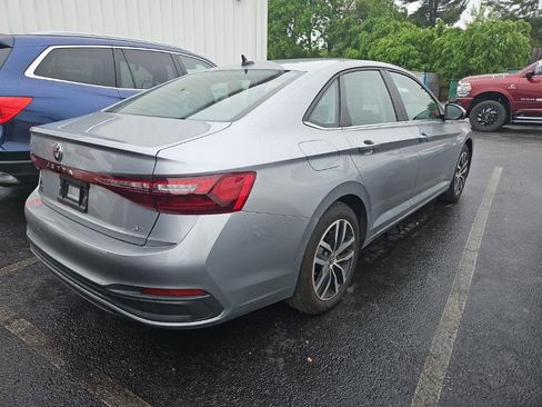 Used 2025 Volkswagen Jetta SE FWD image 4