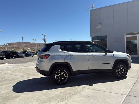 Used 2024 Jeep Compass Trailhawk AWD/4WD image 7