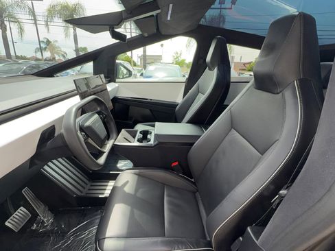 Used 2024 Tesla Cybertruck AWD Crew Cab image 14