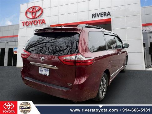 Used 2018 Toyota Sienna Limited Premium image 6