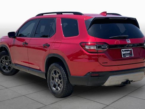 Used 2025 Honda Pilot TrailSport image 11
