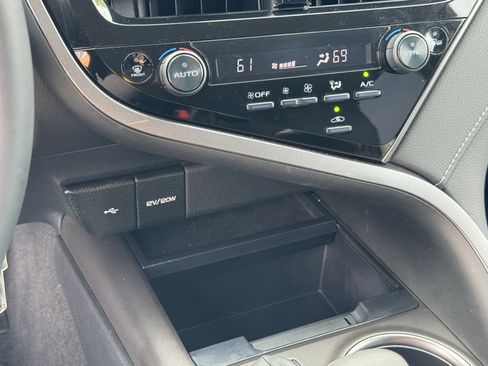 Used 2023 Toyota Camry SE image 27