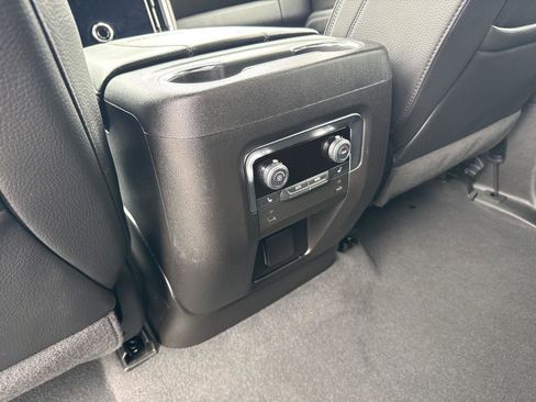 Used 2025 GMC Yukon XL Denali AWD/4WD image 11