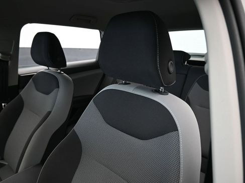 Used 2022 Volkswagen Taos S image 16