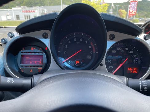 Used 2017 Nissan 370Z Touring RWD image 11