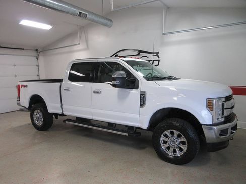 Used 2018 Ford F250 XLT w/ XLT Premium Package image 6