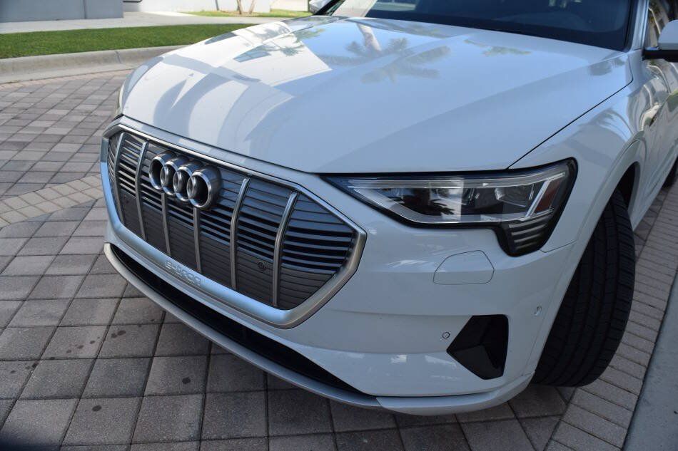 Used 2019 Audi e-tron Prestige w/ Prestige Package AWD/4WD image 9