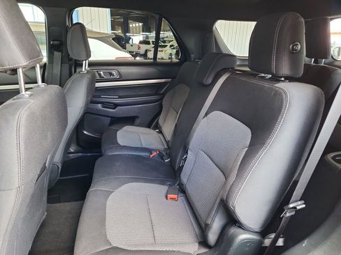 Used 2018 Ford Explorer XLT image 37
