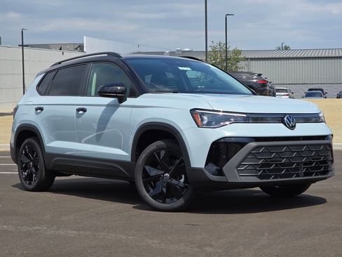 New 2026 Volkswagen Taos SE FWD image 2