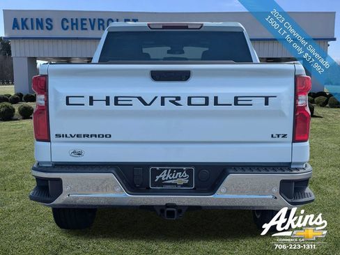 Used 2023 Chevrolet Silverado 1500 LT AWD/4WD image 5