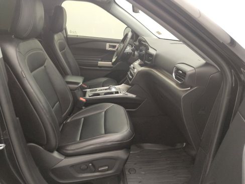 Used 2020 Ford Explorer XLT w/ Equipment Group 202A image 21