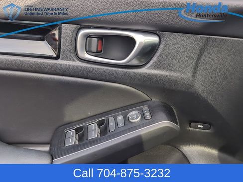 Used 2023 Honda Civic Touring image 27