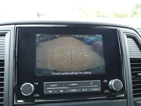 Used 2024 Nissan Titan SV w/ SV Convenience Package RWD image 17