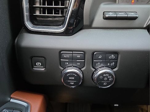Used 2025 GMC Sierra 1500 Denali Ultimate AWD/4WD image 19