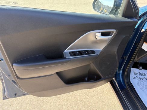 Used 2018 Kia Niro LX FWD image 24