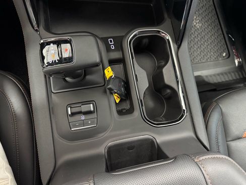 Used 2025 GMC Sierra 1500 AT4 w/ Technology Package AWD/4WD image 20