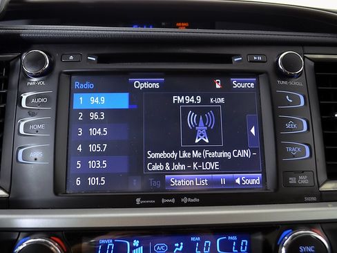 Used 2019 Toyota Highlander XLE AWD/4WD image 30