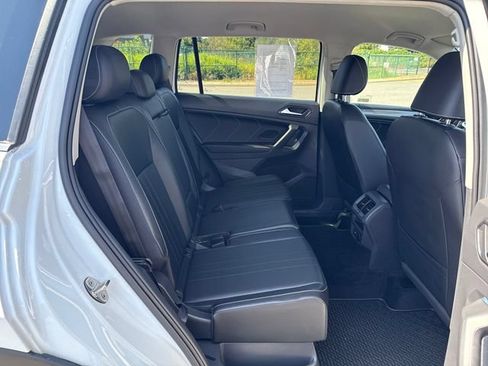 Used 2022 Volkswagen Tiguan SE AWD/4WD image 12