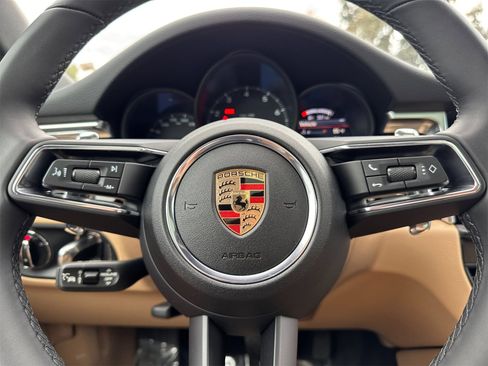 Used 2025 Porsche Macan image 27