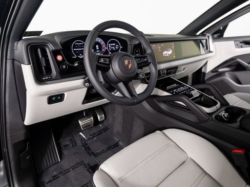 New 2025 Porsche Cayenne S image 17