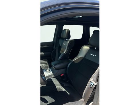 Used 2015 Jeep Grand Cherokee SRT w/ Luxury Group II AWD/4WD image 8